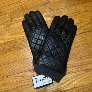 Black quiltet gloves